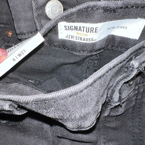 Signature by Levi Strauss Women's 90's Mom Jean Black Torn Distressed Size 4 W27 - Picture 5 of 7